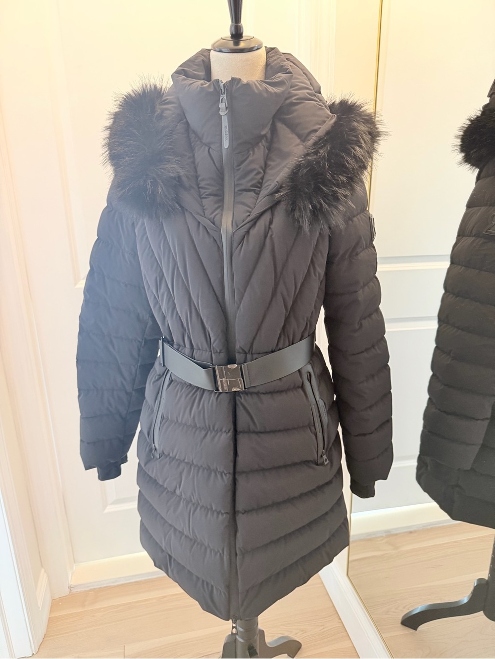 RUDSAK ALISA SIZE LARGE BLACK PUFFER COAT FAUX FUR DEEP HOOP